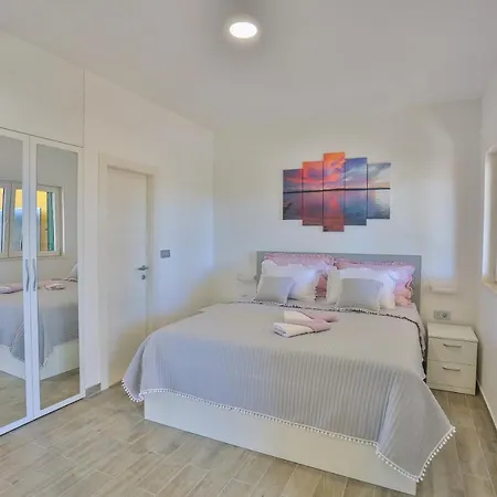Maris Apartment *