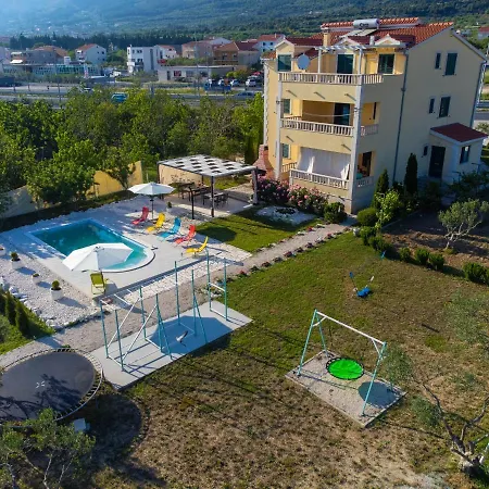Apartment Maris *