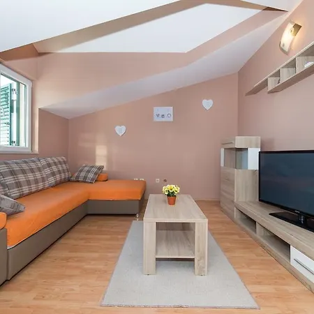 Maris Apartment